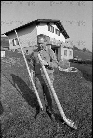 Alphorn-maker Josef Emmenegger, Eich 1973