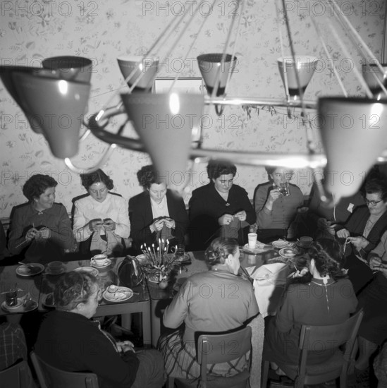 Women's knitting club in Chur 1954
