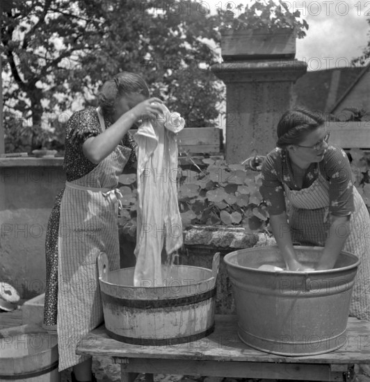 Washing clothes outdoor at women's school 'Heim' in Neukirch an der Thur, 1940