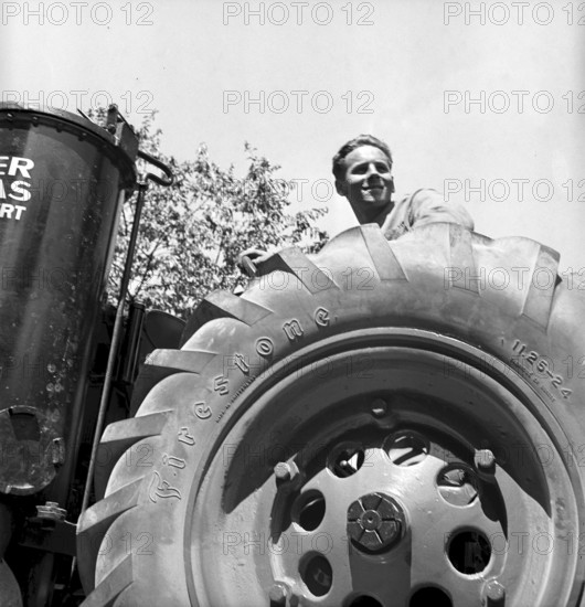 Tractor with wood gasifier at course for tractors, Winterthur 1941