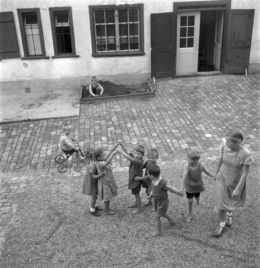 Looking after children at women's school 'Heim' in Neukirch an der Thur, 1940