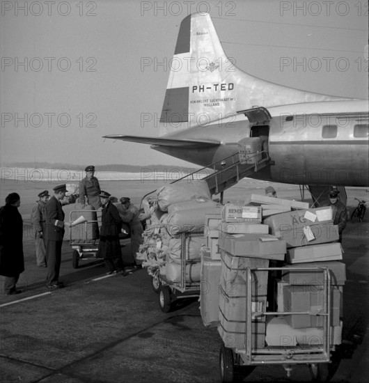 Relief supplies in favour of flooding victims in the Netherlands, 1953