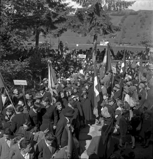 Ticino classes visiting the Ruetli, 1941