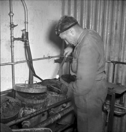 Course for metalworker in Zurich, 1940