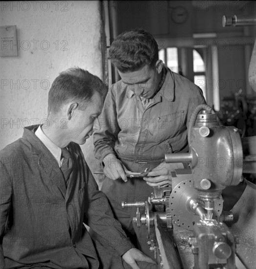 Course for metalworker in Zurich, 1940