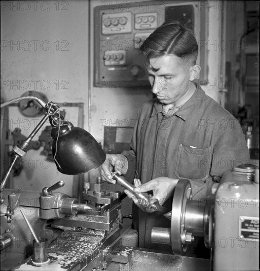 Course for metalworker in Zurich, 1940