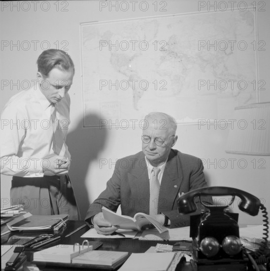 FIFA General Secretariat on Bahnhofstrasse 77, Zurich: Kurt Gassmann (R), 1954