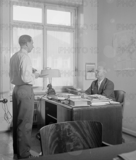 FIFA General Secretariat on Bahnhofstrasse 77, Zurich: Kurt Gassmann (R), 1954