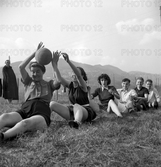 PLay and fun at course for instructors in hiking at youth hostel in Magliaso, 1940