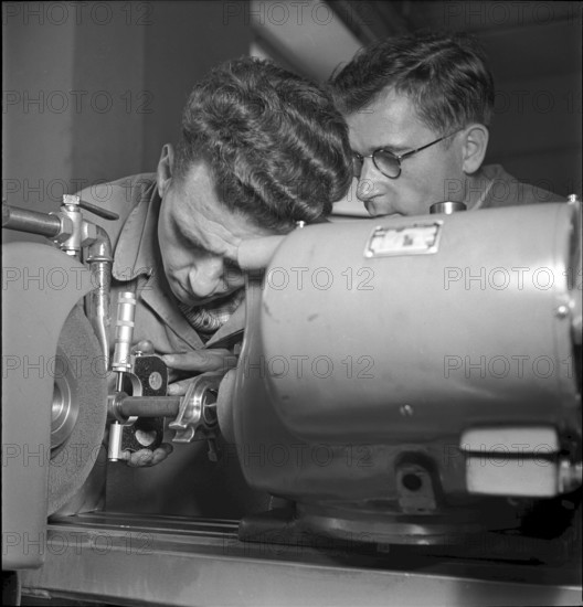 Course for metalworker in Zurich, 1940