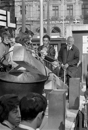 Fundraising campaign in favour of bengali refugees in Pakistan, Zurich 1971