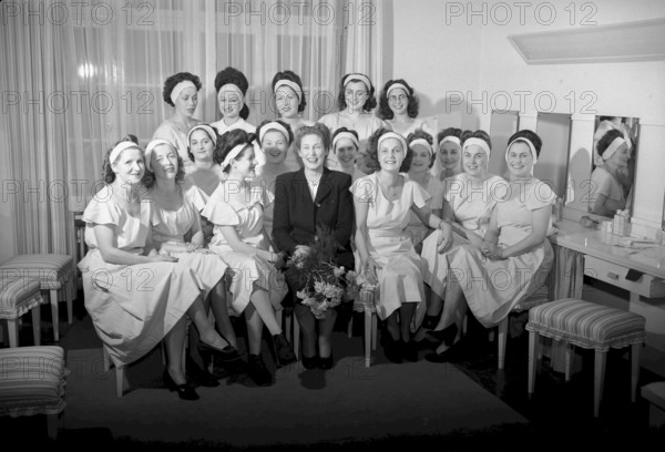 Elizabeth Arden beauty salon director and employees 1947