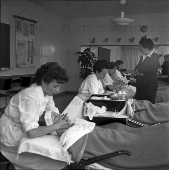 Beaty salon Ryf Zurich, around 1947