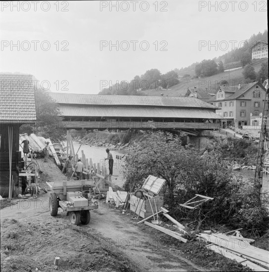 Wooden bridge demolition, Ilanz 1961