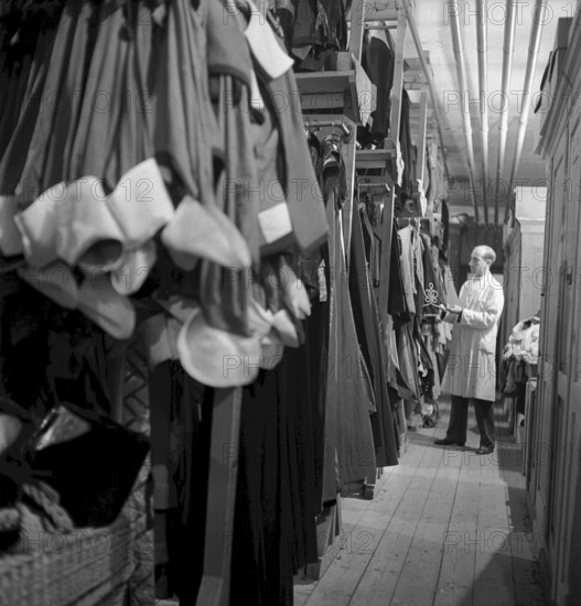 Behind the scenes of the Stadttheater Zurich: costume inventory, 1947
