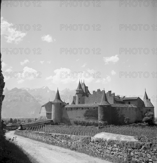 Aigle Castle, 1954