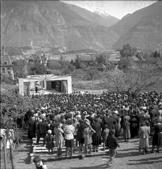 Performance ""La separation des races"", Sierre ca. 1941