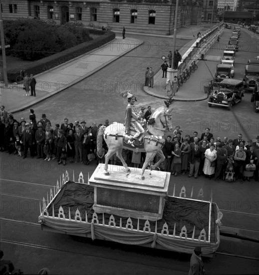 Theater day Zurich 1938: parade float