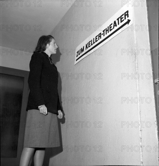 Kellertheater, theater for young actors, Zurich 1944