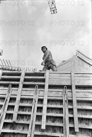 Foreign construction worker at a building site in Wallisellen 1973