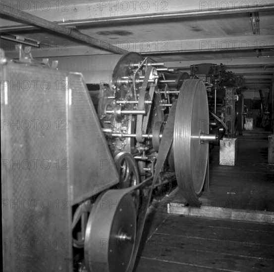 Hatzingen GL, machine at the Hefti textile mill, 1950