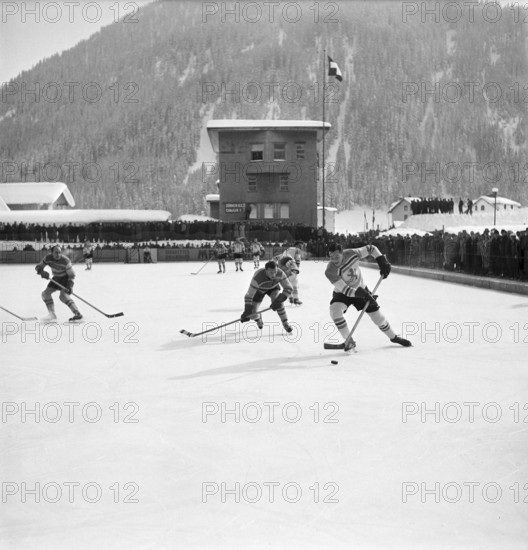 NLA 1944/45: HC Davos - ZSC, Zurich attacking