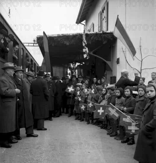 Galmiz: People celebrate the railway Payerne - Lyss electrification 1944