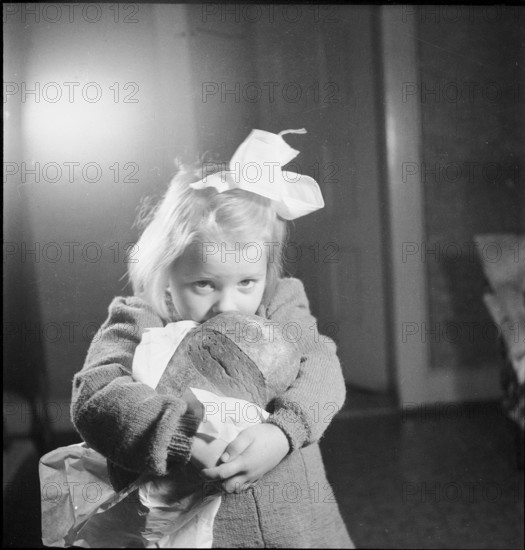 Girl with loaf of bread, approx. 1950