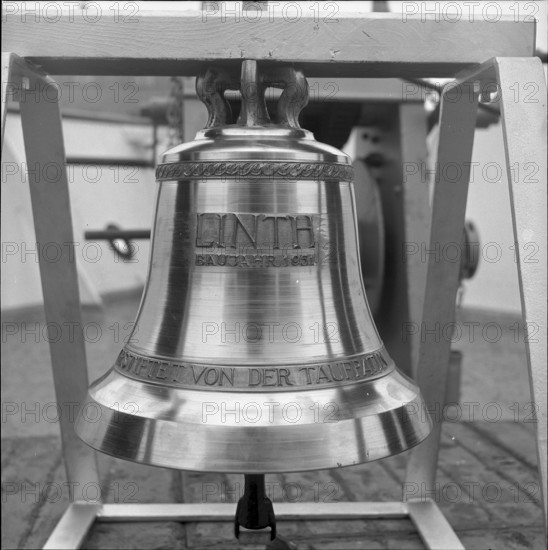 Inaugural voyage of the ship ""Linth"" on Lake Zurich, bell, 1952