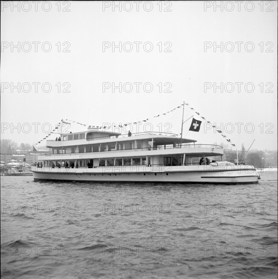 Inaugural voyage of the ship ""Linth"" on Lake Zurich 1952