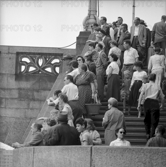 Salvage operation at the ""Birsigtal"", 1958: Zuschauer