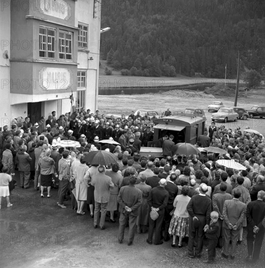 Shipping Accident on the Doubs, 9 people died, 1960: Transportation of the coffins