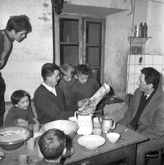 Family reading the newspaper, Balsthal 1962