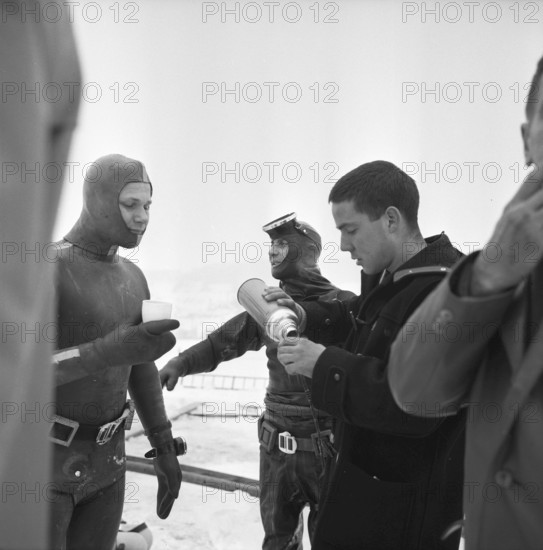 Truck accident 1963: Truck falls into the frozen lake of Hallwil, diver