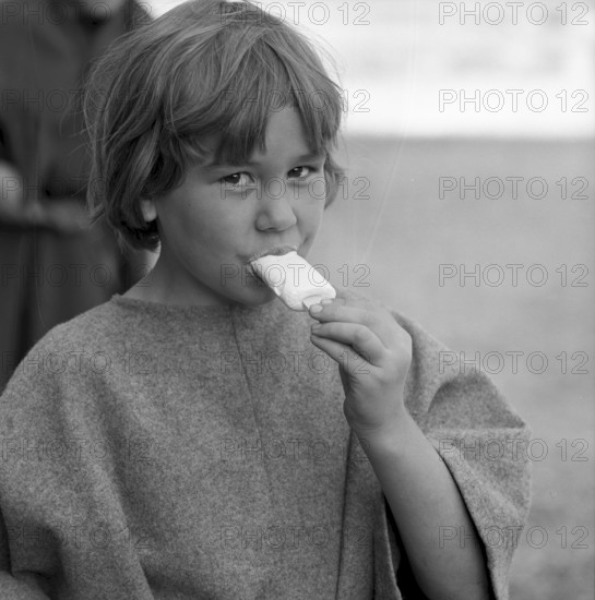 Play ""Wilhelm Tell"" staged in Altdorf 1962: boy with an ice cream