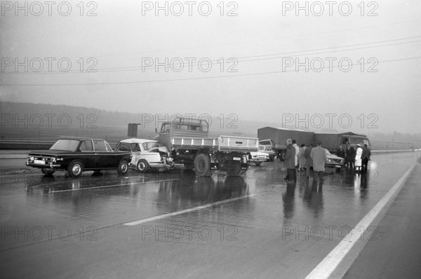 Multiple crash because of glaze on the N1, Bareggtunnel, 1972
