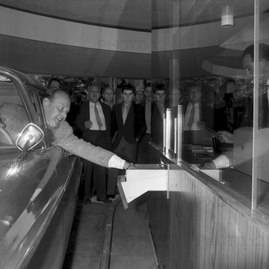 Drive-in bank of the Kreditanstalt, Zurich 1962
