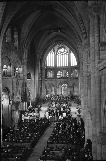 Airplane accident of a Globe Air plane in Nicosia, 1967: Funeral service for the 36 identified victims in the Basler Munster