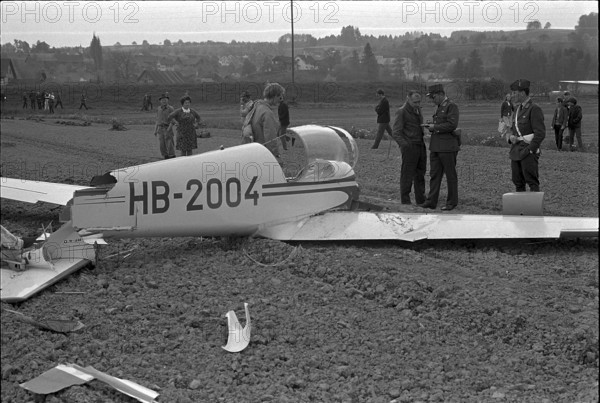 Glider Swiss Championship in Amlikon 1970: Crashed motor glider