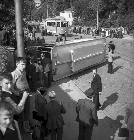 Tramway Accident in Zurich 1948, tram 9 derailed near the university
