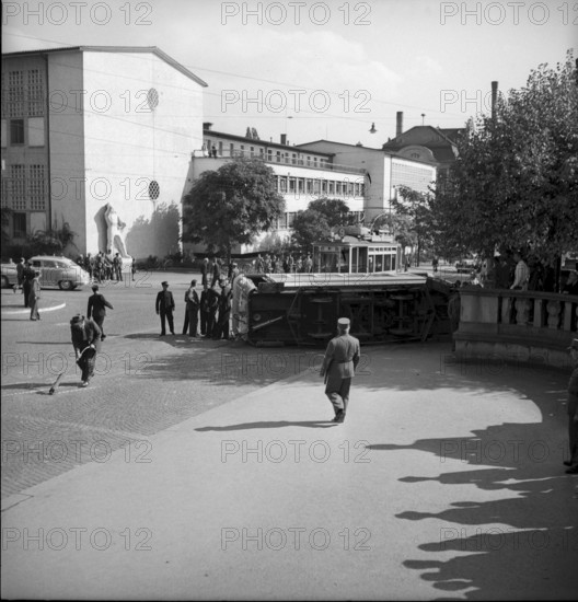 Tramway Accident in Zurich 1948, tram 9 derailed near the university
