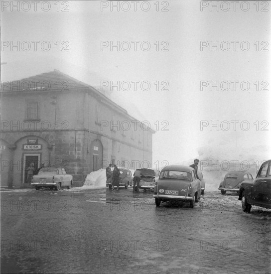 Post office and kiosk along the Gotthard road in Ticino, 1957
