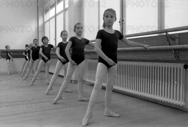 Ballet school Geneva 1973. lesson, exercise at barre, bar