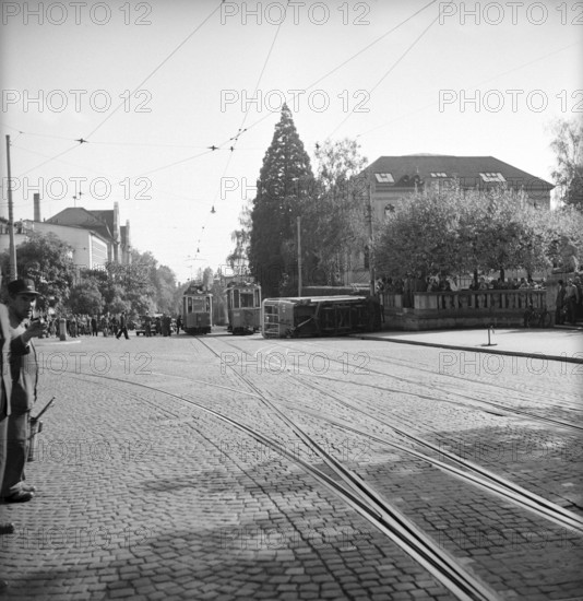 Tramway Accident in Zurich 1948, tram 9 derailed near the university