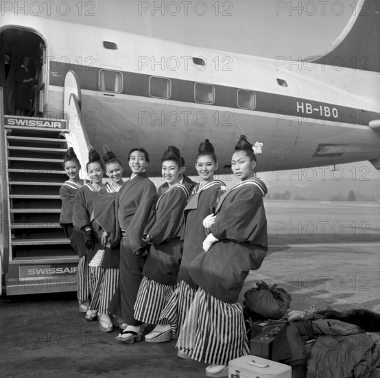 The imperial japanese ballet, arrival at Zurich-Kloten airport 1962