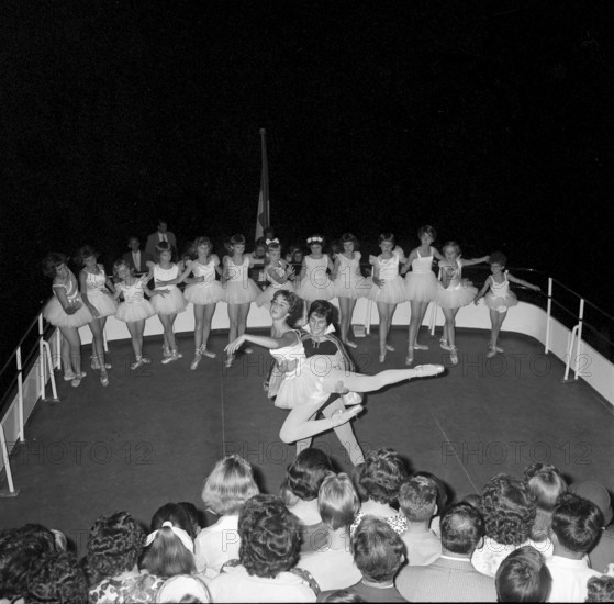 Excursion of ballet school ""Rief"" on boat Santis, 1959