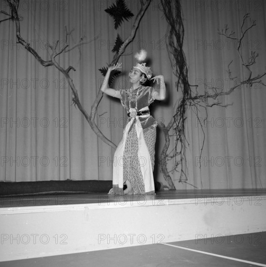 Indonesian dances at Ethnography Museum in Neuchatel 1957