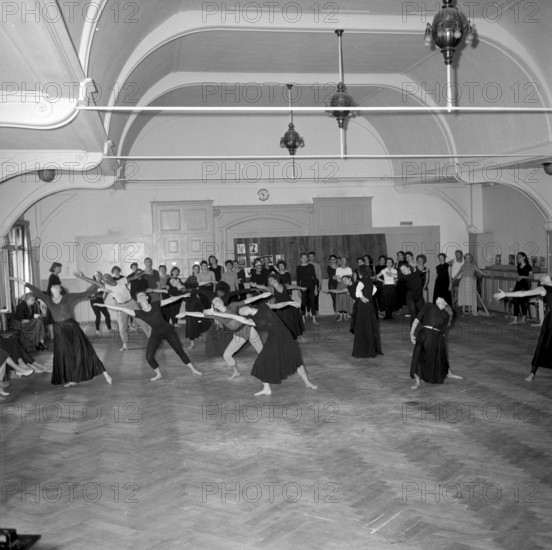 International holiday course with Mary Wigman at Rigiblick, Zurich 1957