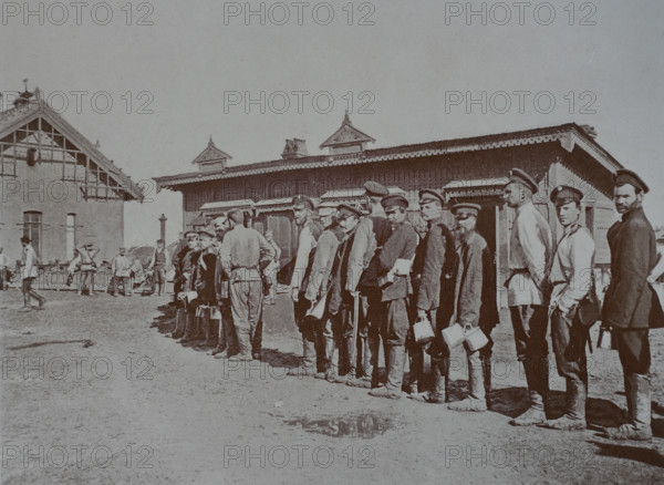 Harbin Queue for boiling water at the station Photo by Martynov