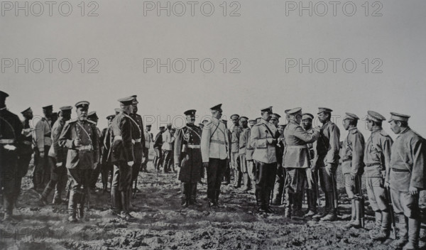General Linevich awards insignia to enlisted soldiers Photo by Gusev